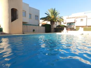 Bungalow en residencial con piscina - Appartement à Denia